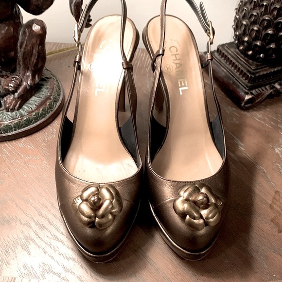 Chanel Camelia heels - Picture 3 of 17